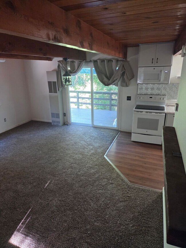 Foto del edificio - Charming 3-Bed, 2-Bath Home in Peaceful Tw...