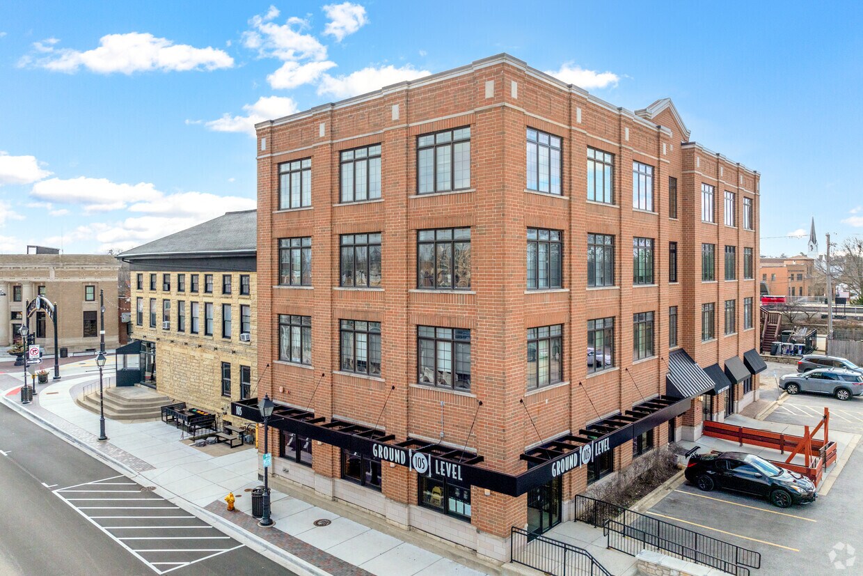Primario - 105 W St. Charles Rd