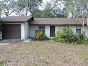 Building Photo - 670 SW Cardinal Dr