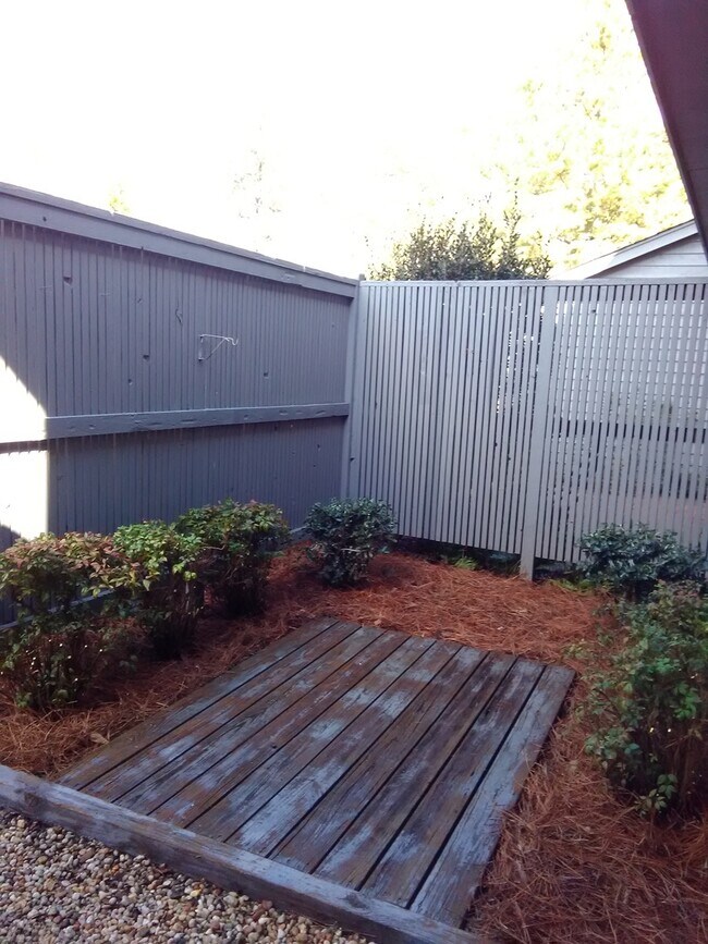 Building Photo - 1402 Sherbrooke Cir