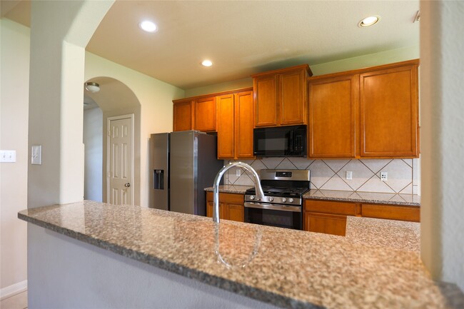 Building Photo - 5102 Heatherdawn Ct