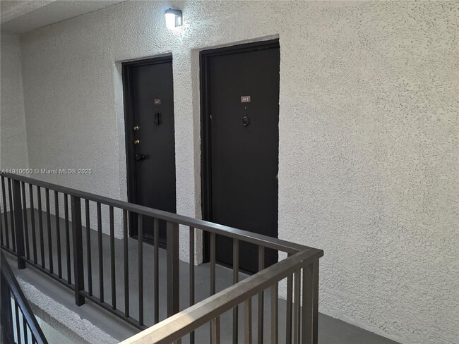 Foto del edificio - 10399 N Kendall Dr