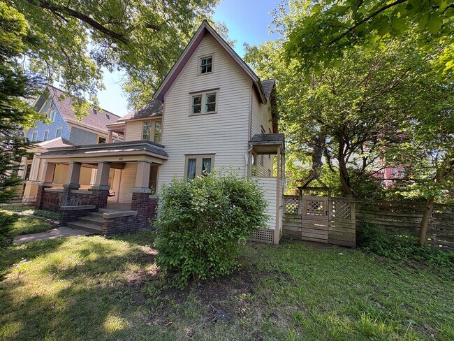 Foto del edificio - 4 bedroom 2 bathroom Historic Home Downtown Manhattan KS
