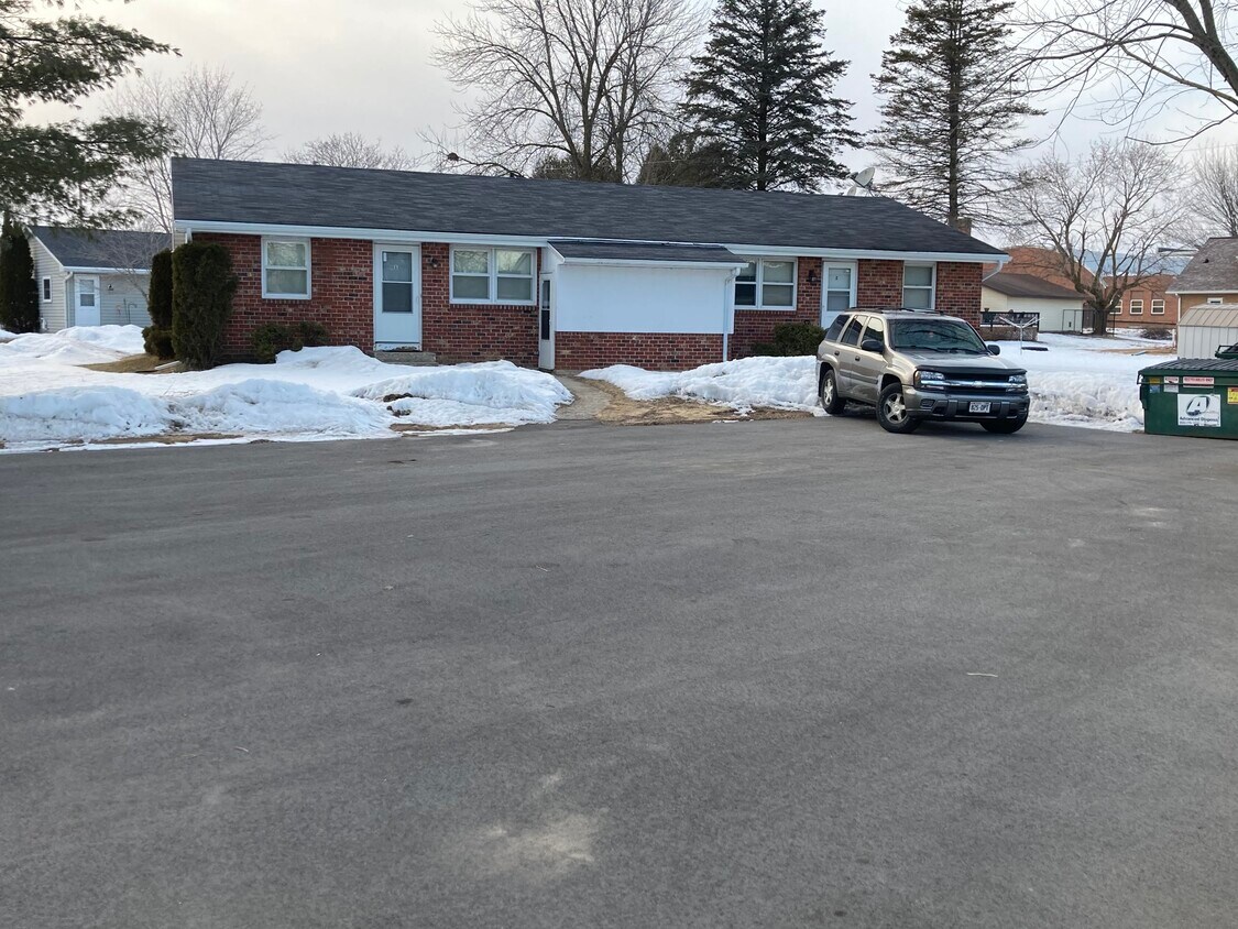 222 Elm Dr Unit 1, Coleman, WI 54112 Apartments in Coleman, WI