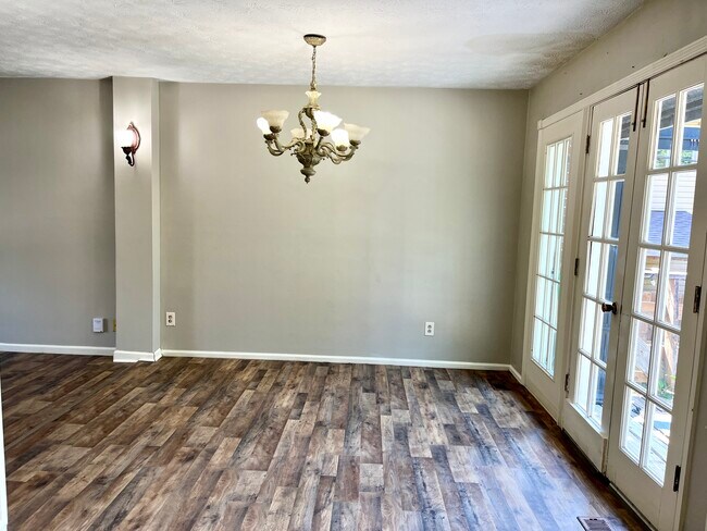 Foto del edificio - 3313 Tisdale Dr
