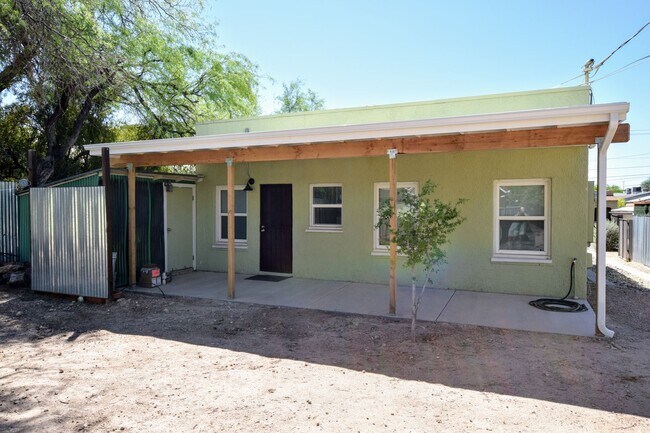 Foto del edificio - ALL UTILITIES INCLUDED - Updated Historic 1929 1 Bed 1 Bath Attached Bungalow