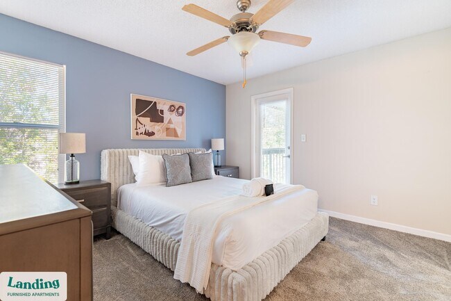 Foto del edificio - 1000 Palm Pl Dr NE