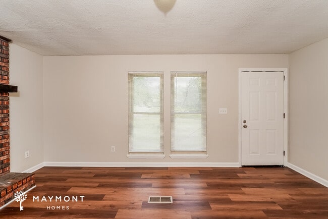 Building Photo - 370 Avon Cir
