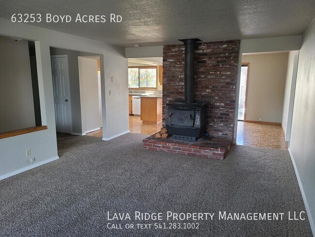 Foto del edificio - 63253 Boyd Acres Rd