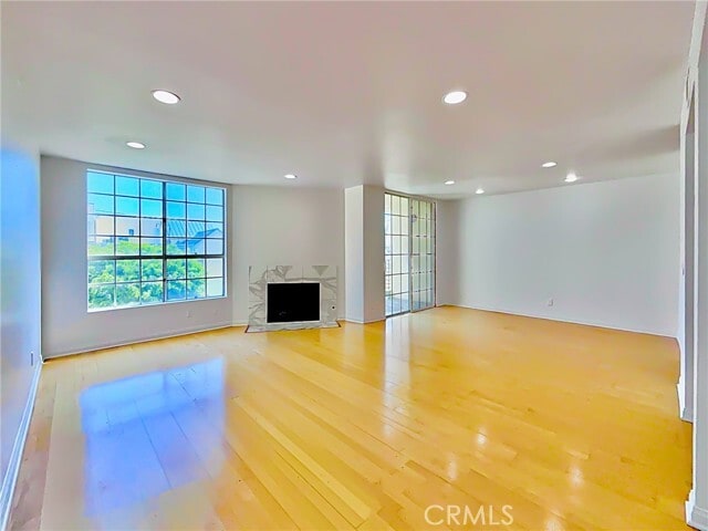 Building Photo - 1129 Larrabee St