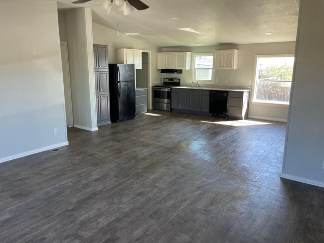 Building Photo - 113 Sparrow Dr