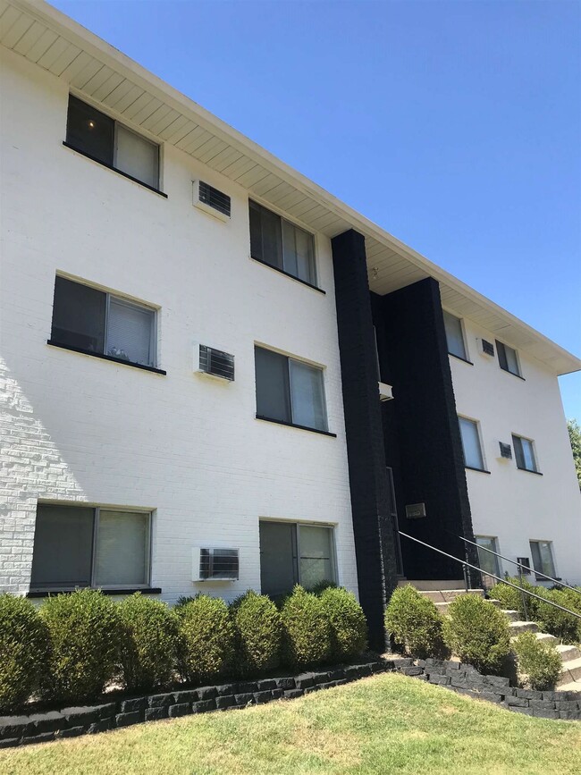 Building Photo - 918 Highland Ave