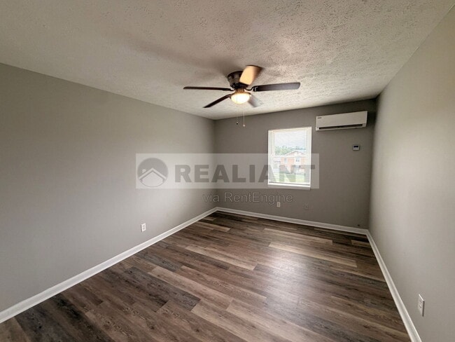 Building Photo - 2082 Fairmont Ct