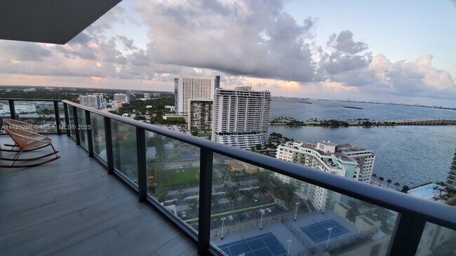 Foto del edificio - 501 NE 31st St