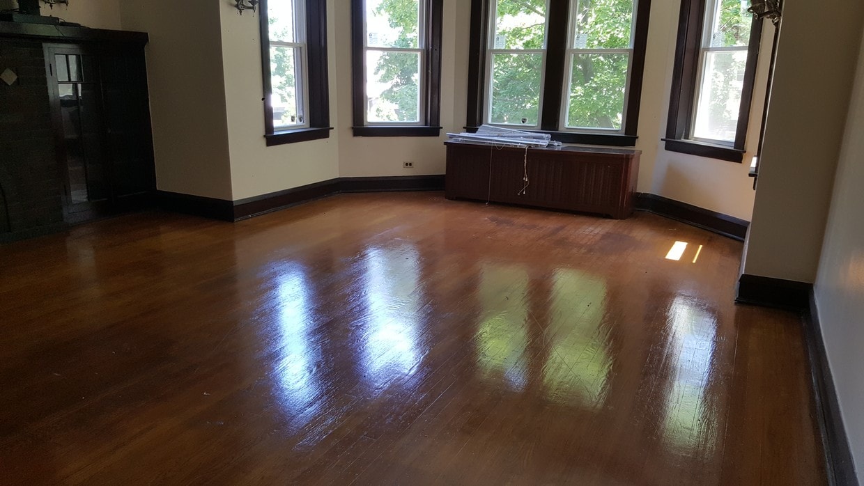 Foto principal - 7358 S Eberhart Ave