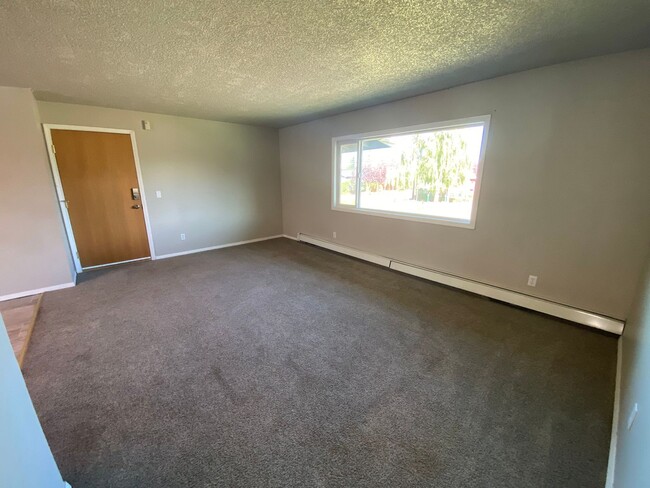 Building Photo - 1103 Karluk St
