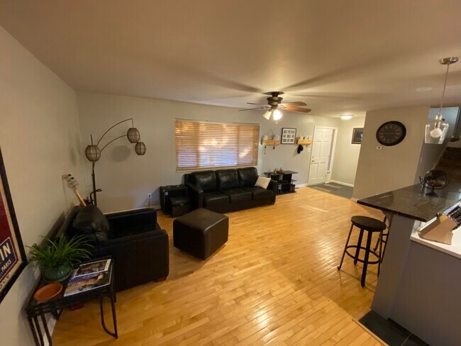 Open den and front door, wood floors, large winsdows, lots of light, also furnished - 938 Mercury Cir