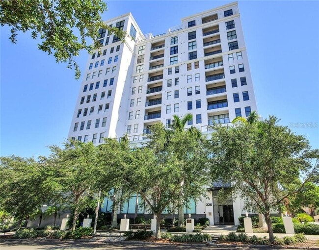Building Photo - 226 5th Ave N