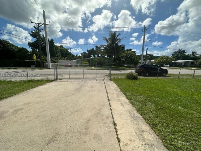 Foto del edificio - 3701 SW 40th St