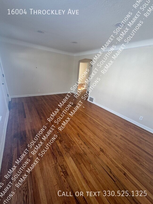 Foto del edificio - 16004 Throckley Ave