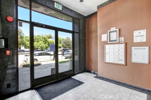 Foto del edificio - 8614 Burton Way