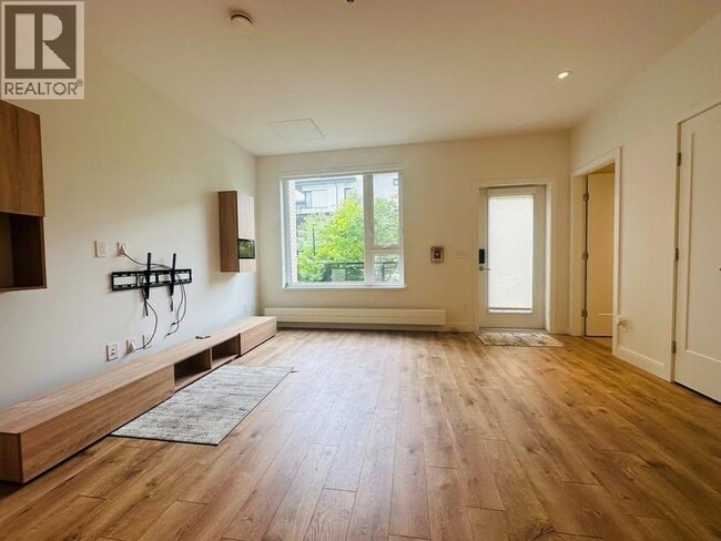 Building Photo - 525 E 2nd St