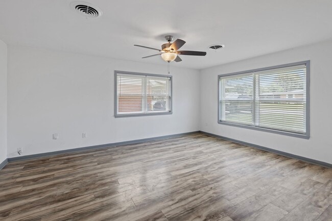 Building Photo - 503 Hickok St