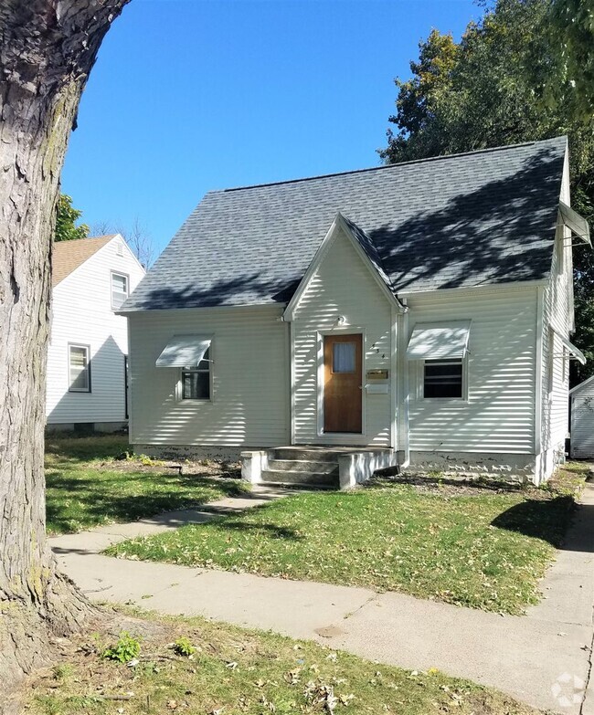 Building Photo - 534 Hope Ave