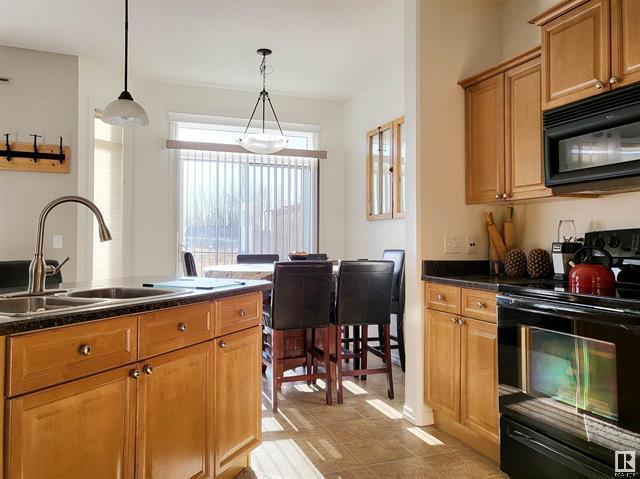 Building Photo - 3 Bed 3.5 Bath Unit in Stony Plain, AB