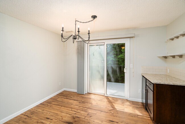 Foto del edificio - Charming 2bed/2bath Condo in Prime Kirklan...