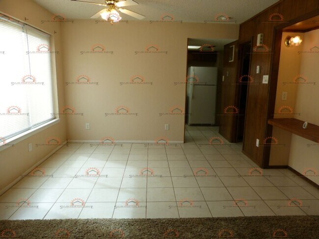 Building Photo - Nice condo in Colonial Park!