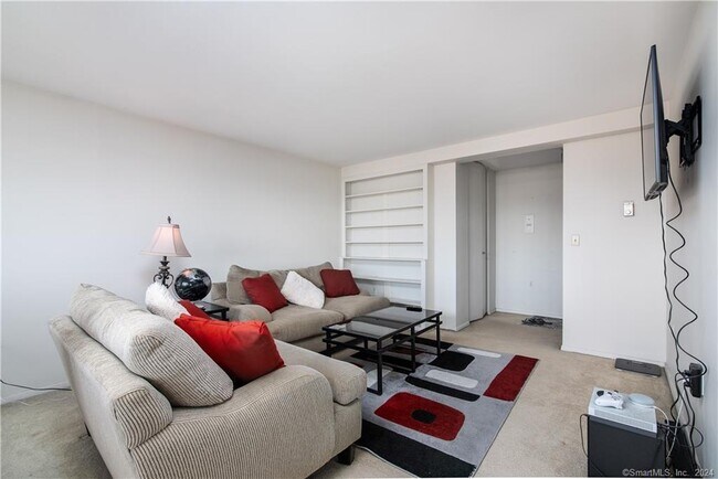 Foto del edificio - 893 Farmington Ave