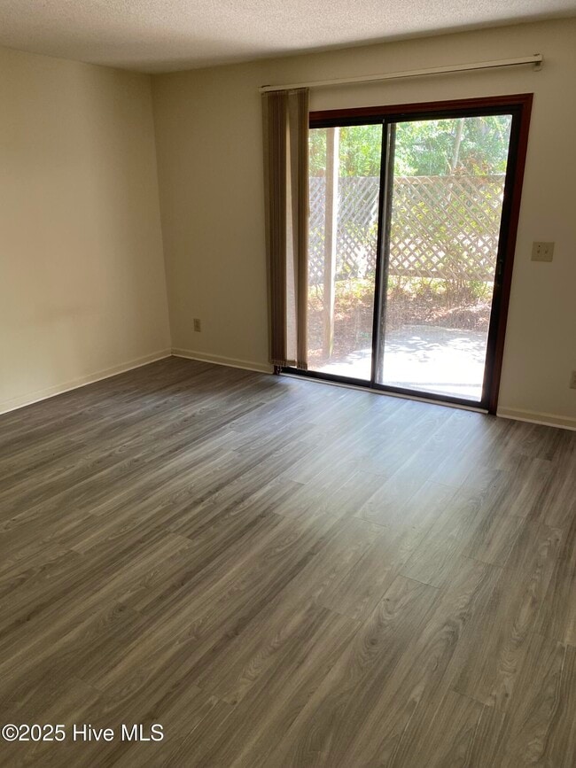 Foto del edificio - 3145 Caswell St