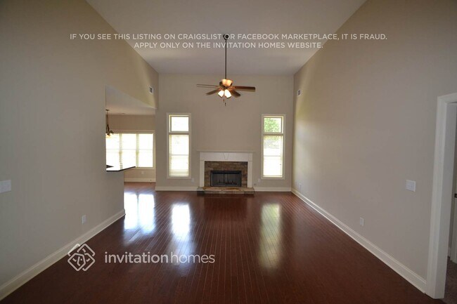 Foto del edificio - 427 Sweetwater Bridge Cir