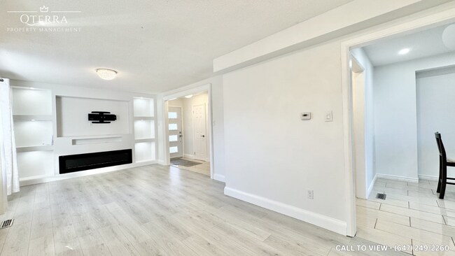 Building Photo - 1634 Fairfield Cres