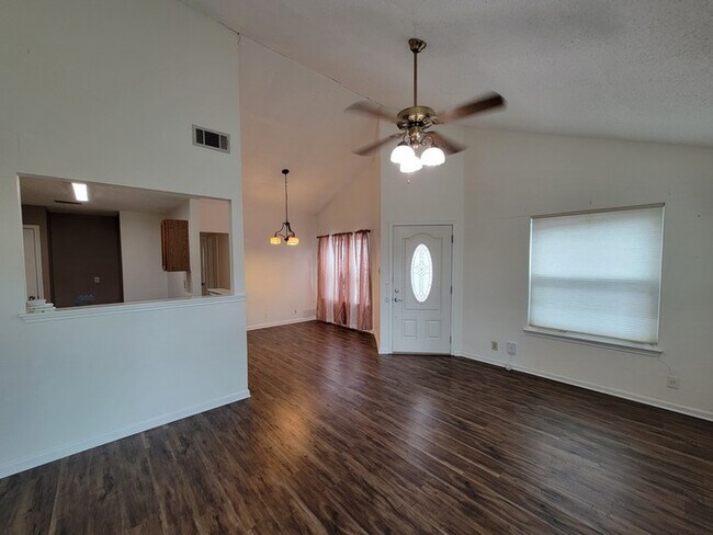 Foto del edificio - Gorgeous 2 beds 2 baths in San Antonio!