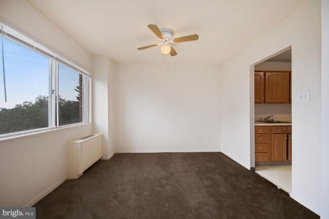 Building Photo - 1121 University Blvd W