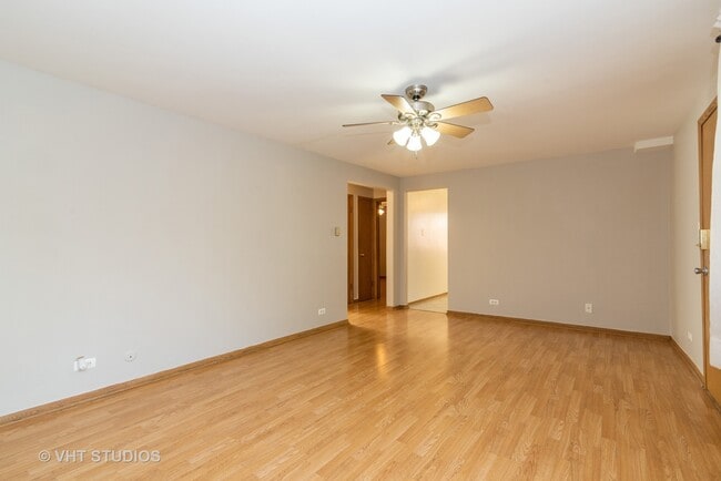 Building Photo - 6022 N Avondale Ave