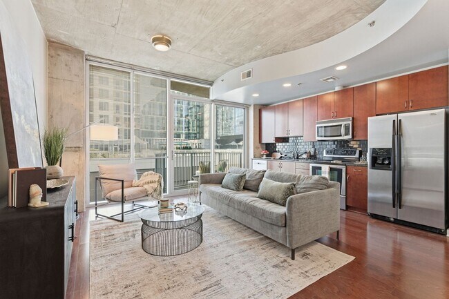 Foto del edificio - AVAILABLE NOW. 9th Floor of Encore Bldg Downtown Nashville. One Bed One Bath. Resort style amenit...