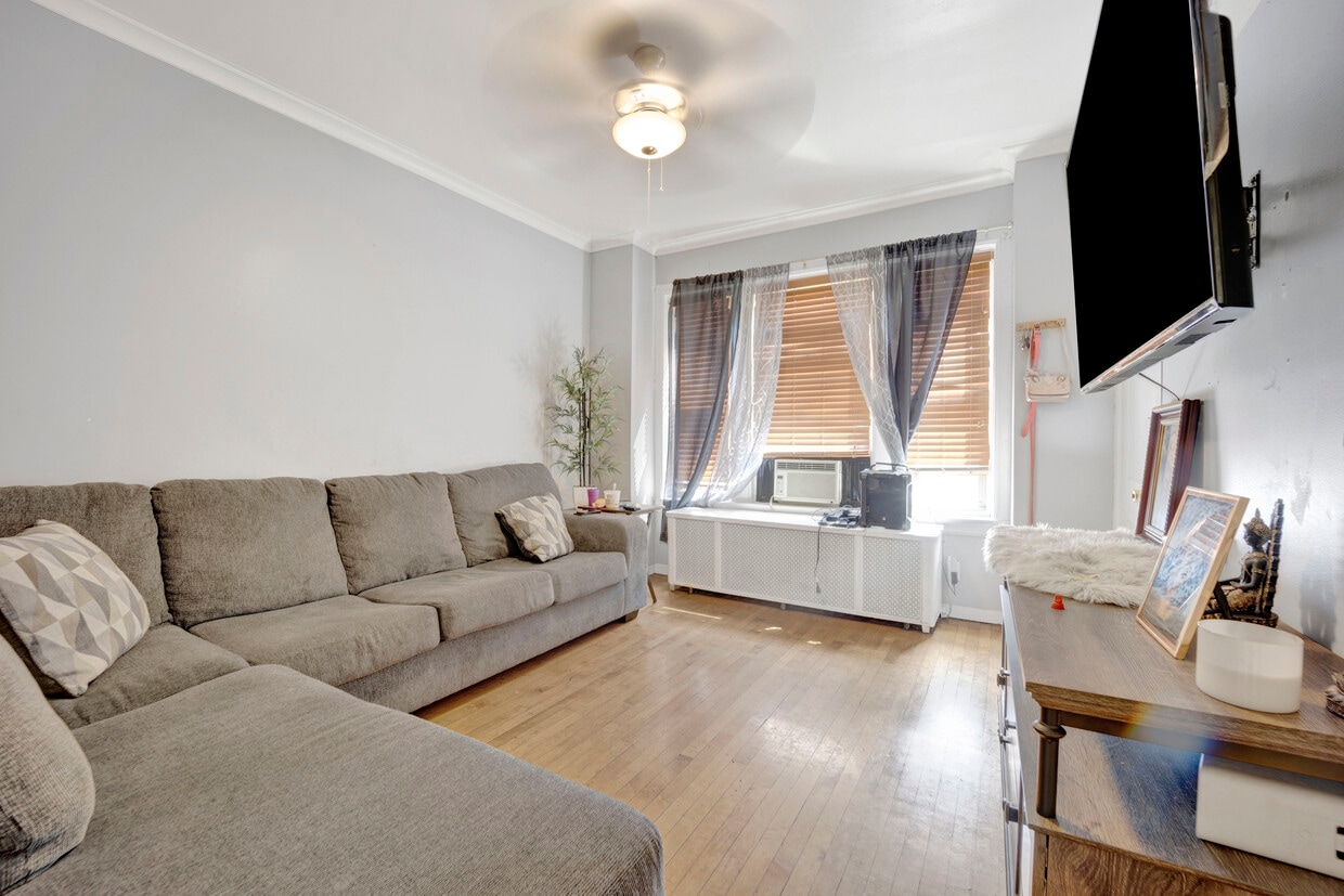 Primary Photo - 2244 N Leamington Ave