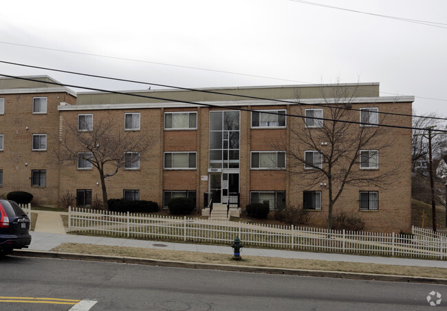 Foto del edificio - Benning Park Apartments