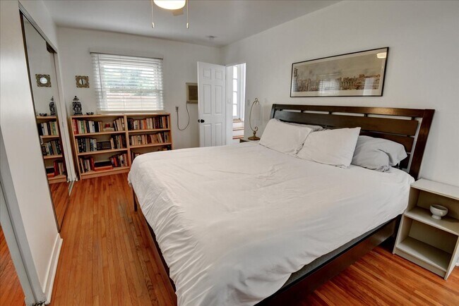 Foto del edificio - 4221 Hazel Kirk Dr