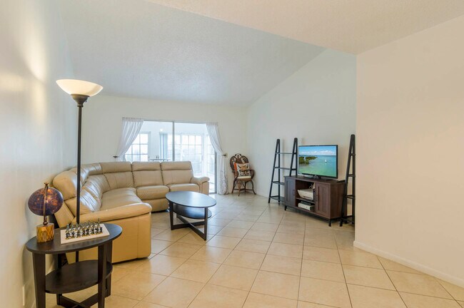 Building Photo - 120 Oakwood Dr