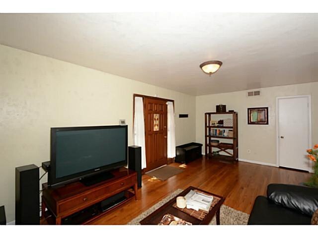 Building Photo - 2825 Lakeside Dr