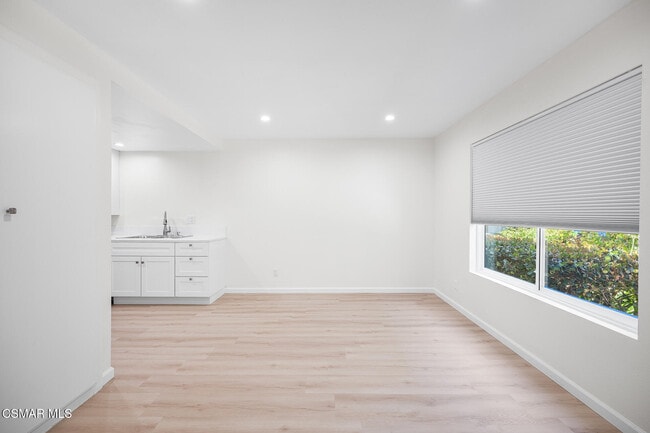 Foto del edificio - 577 Spring Rd
