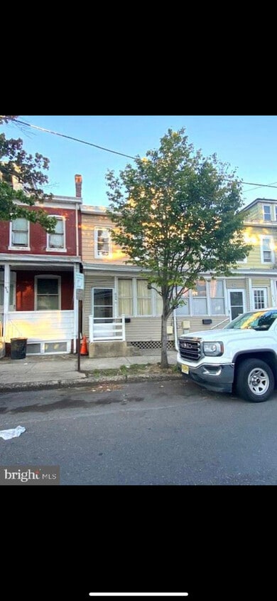 Building Photo - 624 Spruce St