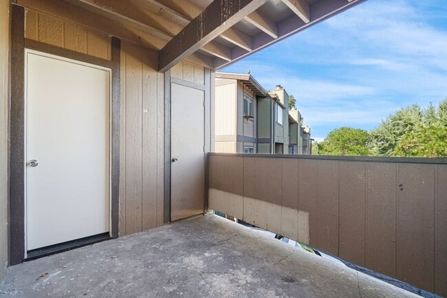 Building Photo - Cute 2 bedroom, 2 bath Condo for rent in R...