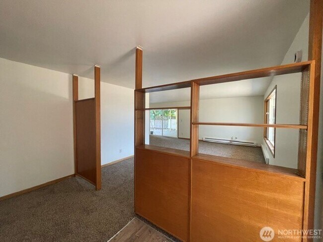 Building Photo - 511 Castle Dr