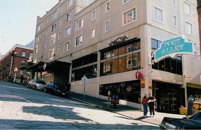 Building Photo - Market House
