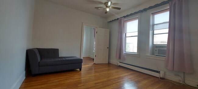 Building Photo - 821 Bergen Ave